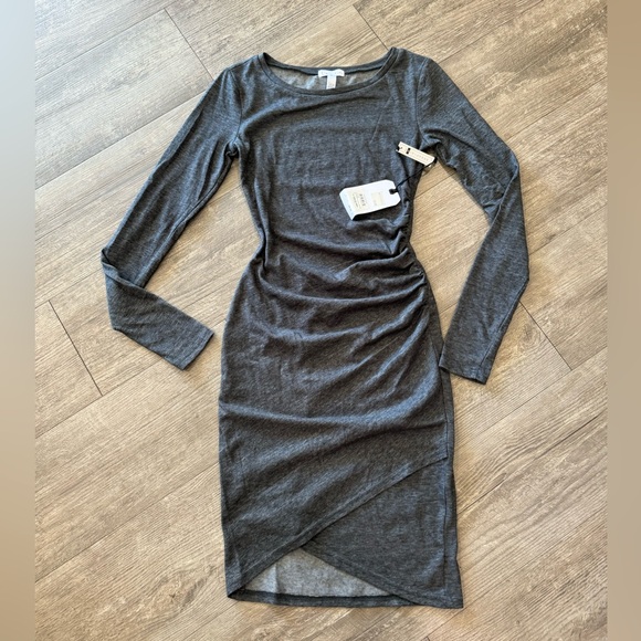 LEITH ruched dress ✨ - Picture 3 of 5